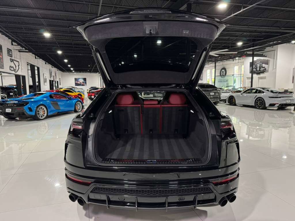 2021 Lamborghini Urus panoramic roof, Bang & Olufsen audio system, interior carbon trim AND MUCH MORE!! Fort Lauderdale FL