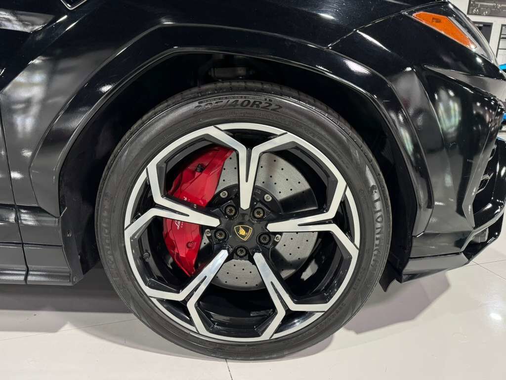 2021 Lamborghini Urus panoramic roof, Bang & Olufsen audio system, interior carbon trim AND MUCH MORE!! Fort Lauderdale FL