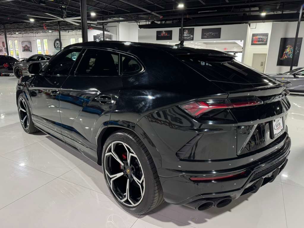 2021 Lamborghini Urus panoramic roof, Bang & Olufsen audio system, interior carbon trim AND MUCH MORE!! Fort Lauderdale FL