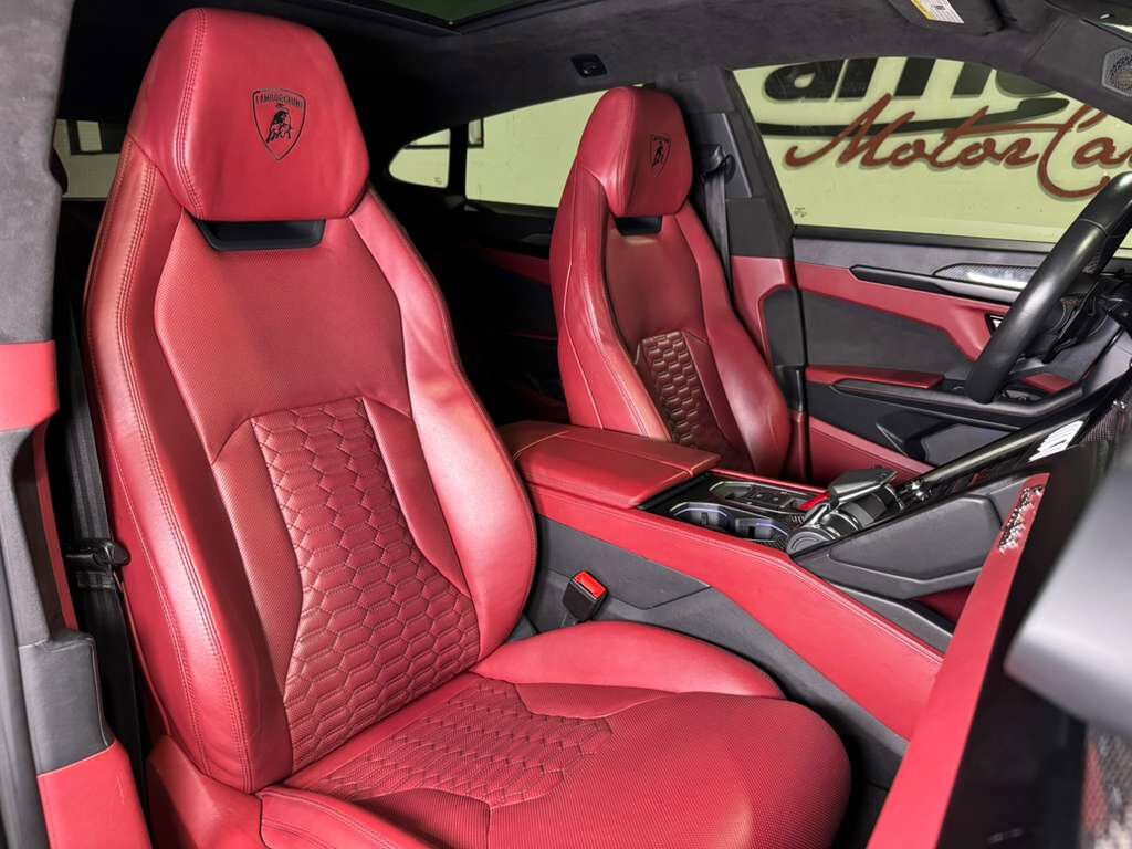 2021 Lamborghini Urus panoramic roof, Bang & Olufsen audio system, interior carbon trim AND MUCH MORE!! Fort Lauderdale FL