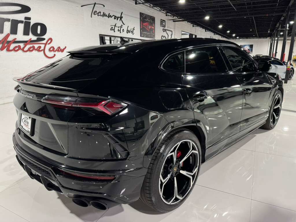 2021 Lamborghini Urus panoramic roof, Bang & Olufsen audio system, interior carbon trim AND MUCH MORE!! Fort Lauderdale FL