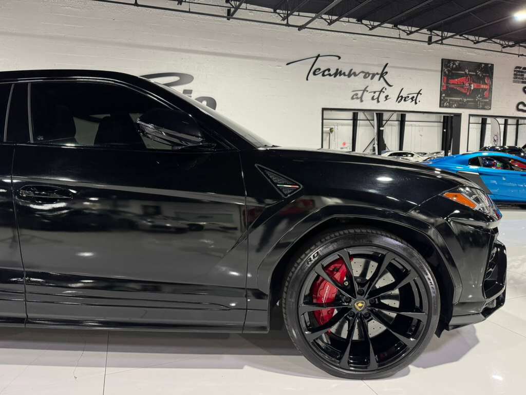 2021 Lamborghini Urus panoramic roof, Bang & Olufsen audio system, interior carbon trim AND MUCH MORE!! Fort Lauderdale FL