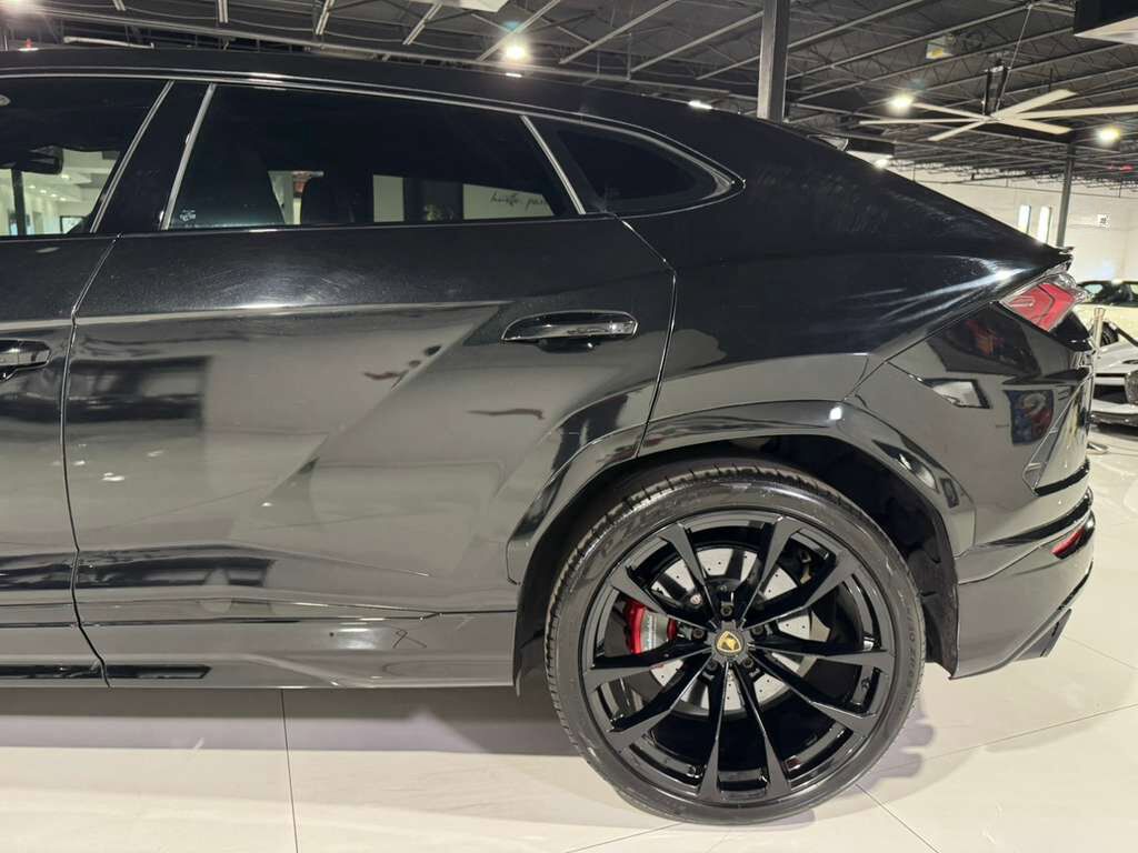 2021 Lamborghini Urus panoramic roof, Bang & Olufsen audio system, interior carbon trim AND MUCH MORE!! Fort Lauderdale FL
