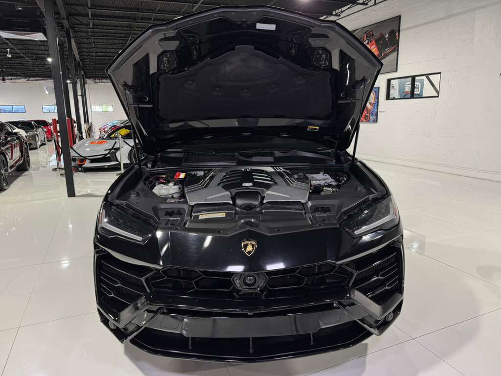 2021 Lamborghini Urus panoramic roof, Bang & Olufsen audio system, interior carbon trim AND MUCH MORE!! Fort Lauderdale FL