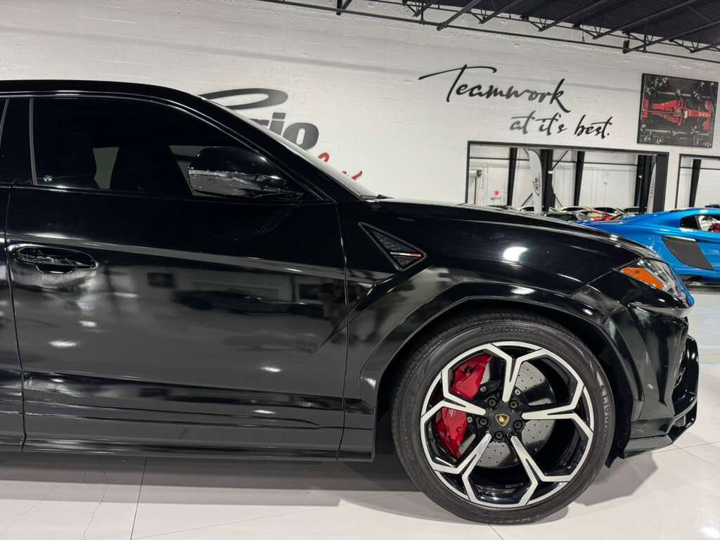 2021 Lamborghini Urus panoramic roof, Bang & Olufsen audio system, interior carbon trim AND MUCH MORE!! Fort Lauderdale FL