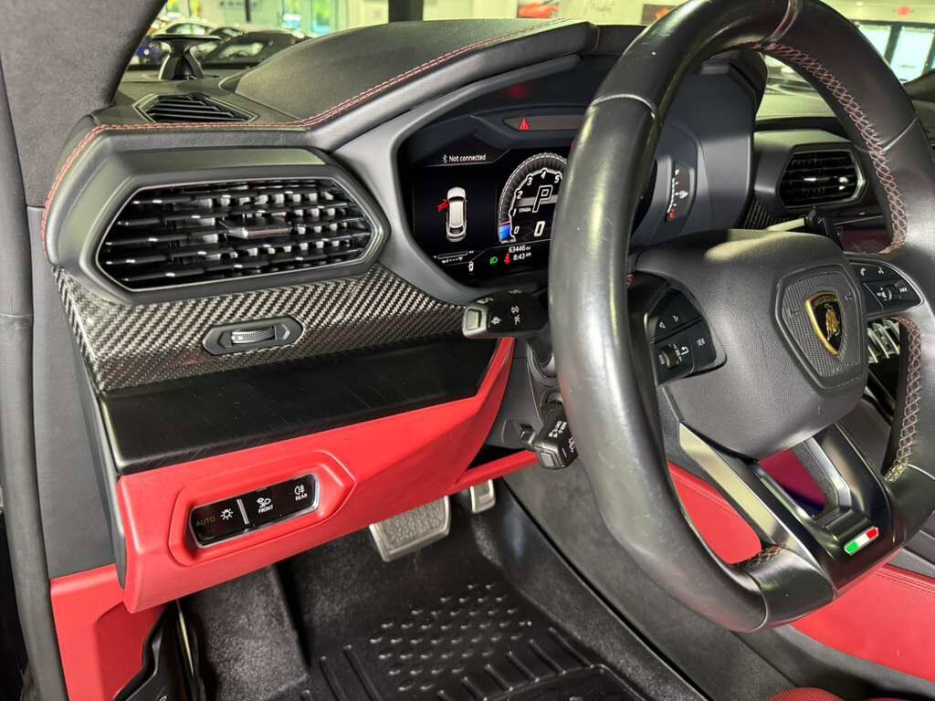 2021 Lamborghini Urus panoramic roof, Bang & Olufsen audio system, interior carbon trim AND MUCH MORE!! Fort Lauderdale FL