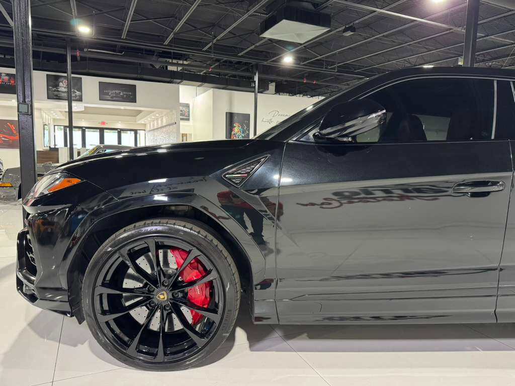 2021 Lamborghini Urus panoramic roof, Bang & Olufsen audio system, interior carbon trim AND MUCH MORE!! Fort Lauderdale FL