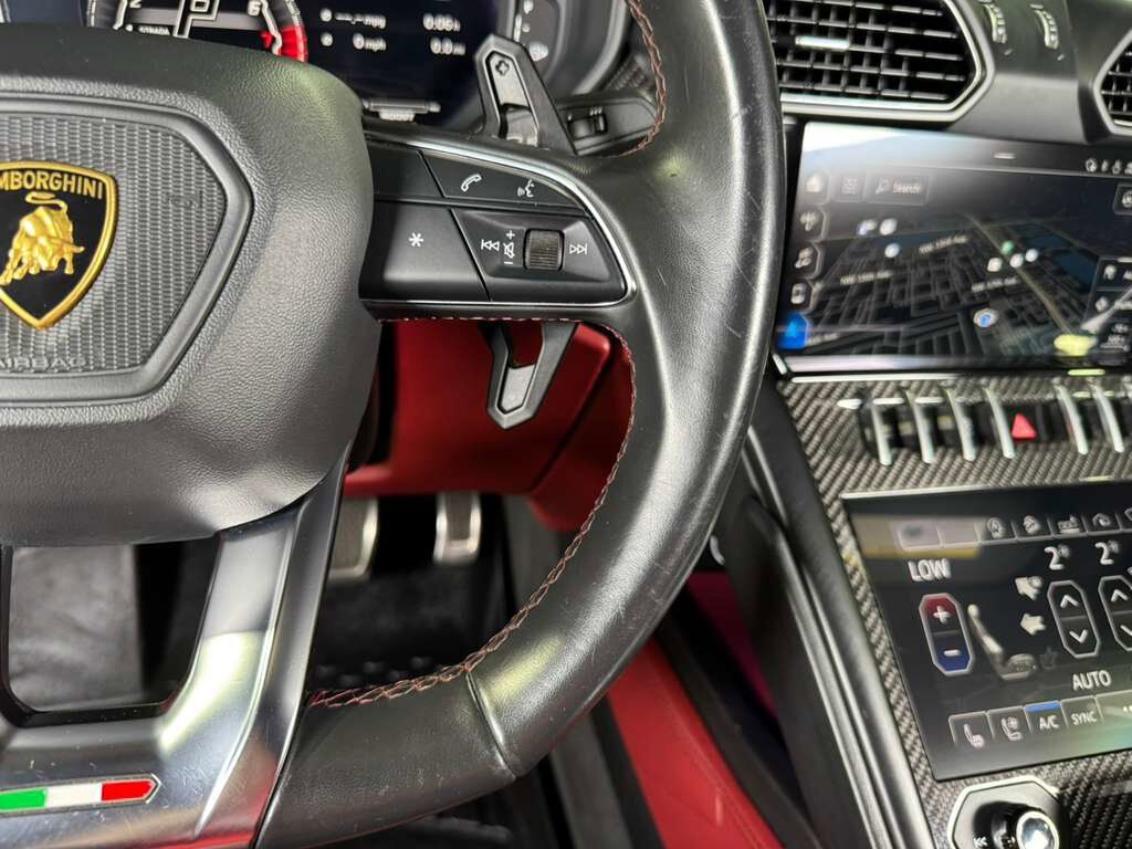 2021 Lamborghini Urus panoramic roof, Bang & Olufsen audio system, interior carbon trim AND MUCH MORE!! Fort Lauderdale FL