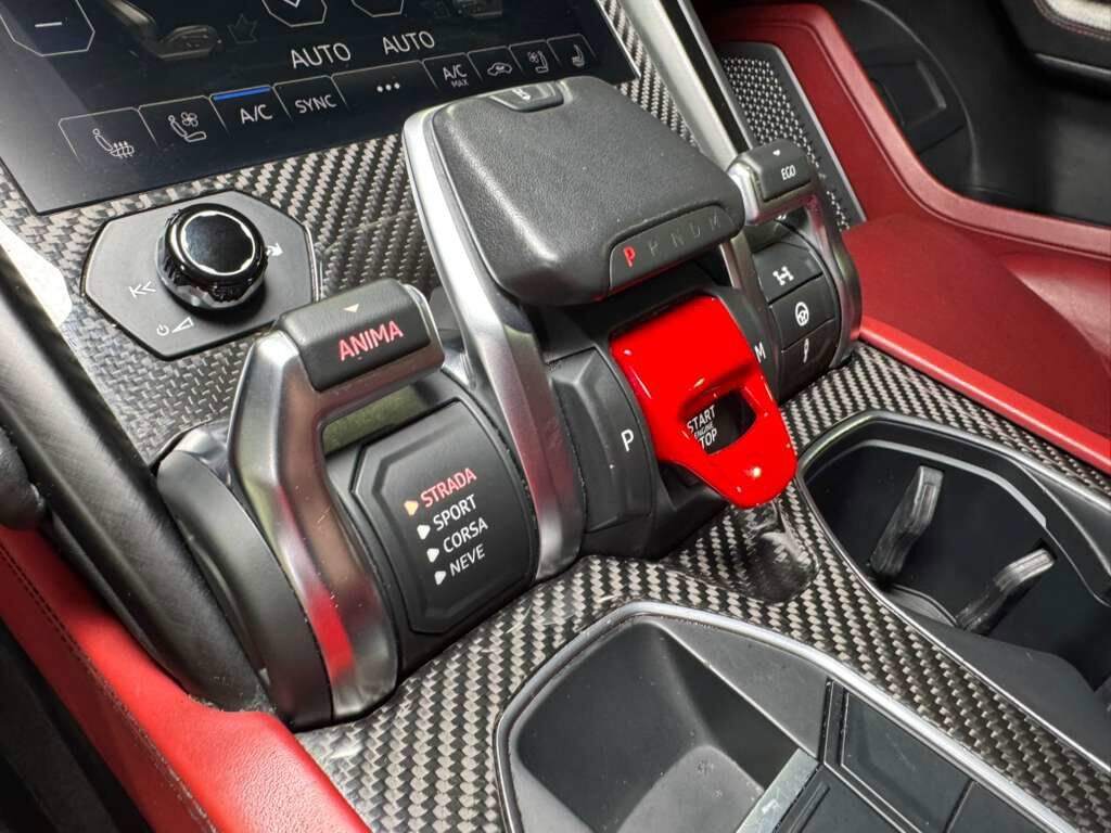 2021 Lamborghini Urus panoramic roof, Bang & Olufsen audio system, interior carbon trim AND MUCH MORE!! Fort Lauderdale FL