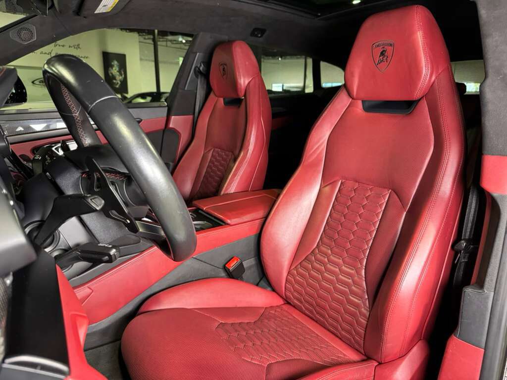 2021 Lamborghini Urus panoramic roof, Bang & Olufsen audio system, interior carbon trim AND MUCH MORE!! Fort Lauderdale FL