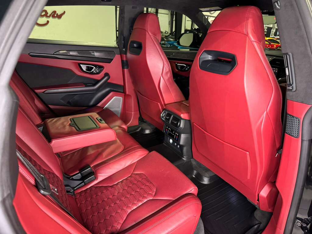 2021 Lamborghini Urus panoramic roof, Bang & Olufsen audio system, interior carbon trim AND MUCH MORE!! Fort Lauderdale FL
