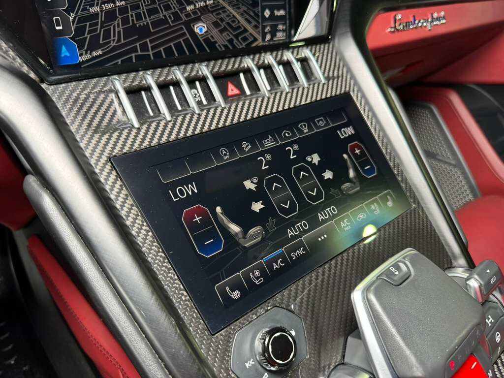 2021 Lamborghini Urus panoramic roof, Bang & Olufsen audio system, interior carbon trim AND MUCH MORE!! Fort Lauderdale FL