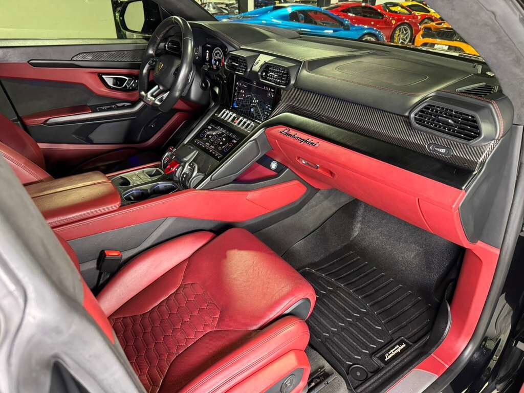 2021 Lamborghini Urus panoramic roof, Bang & Olufsen audio system, interior carbon trim AND MUCH MORE!! Fort Lauderdale FL