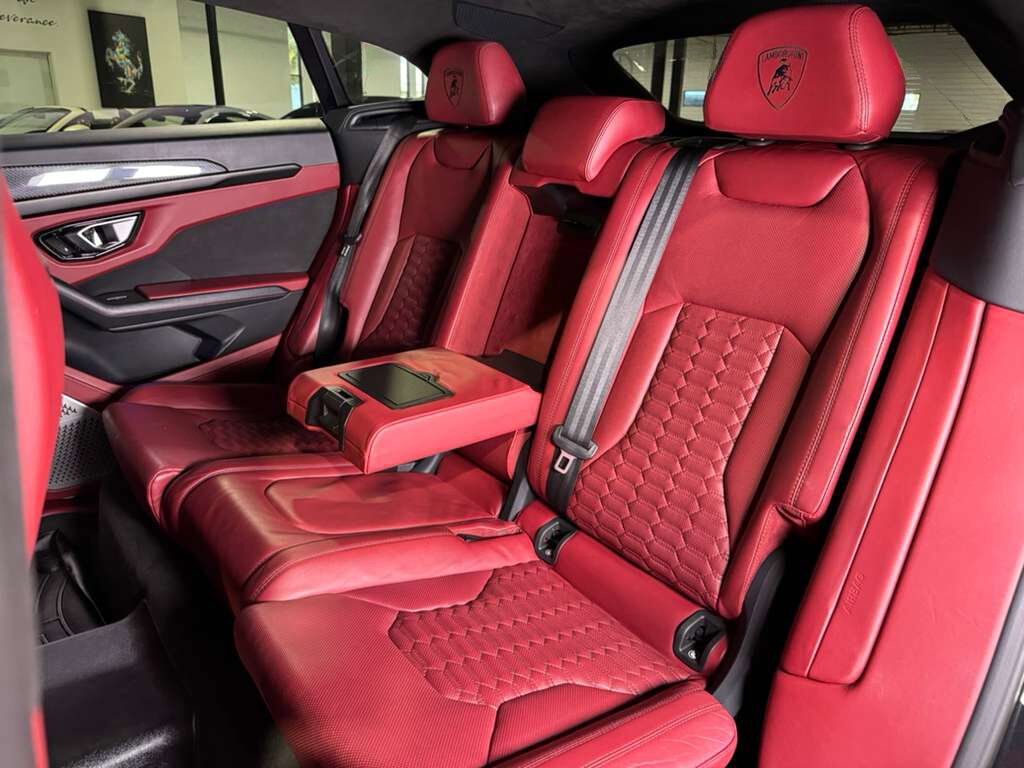 2021 Lamborghini Urus panoramic roof, Bang & Olufsen audio system, interior carbon trim AND MUCH MORE!! Fort Lauderdale FL
