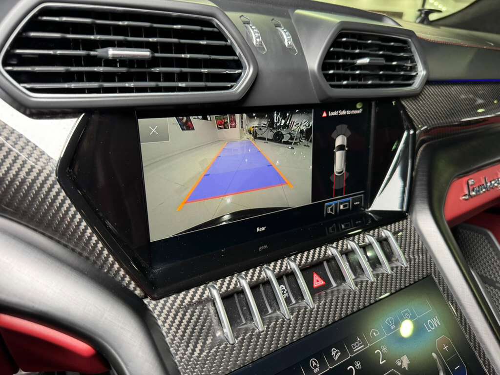 2021 Lamborghini Urus panoramic roof, Bang & Olufsen audio system, interior carbon trim AND MUCH MORE!! Fort Lauderdale FL