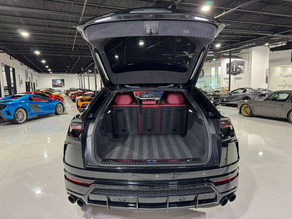 2021 Lamborghini Urus panoramic roof, Bang & Olufsen audio system, interior carbon trim AND MUCH MORE!! Fort Lauderdale FL