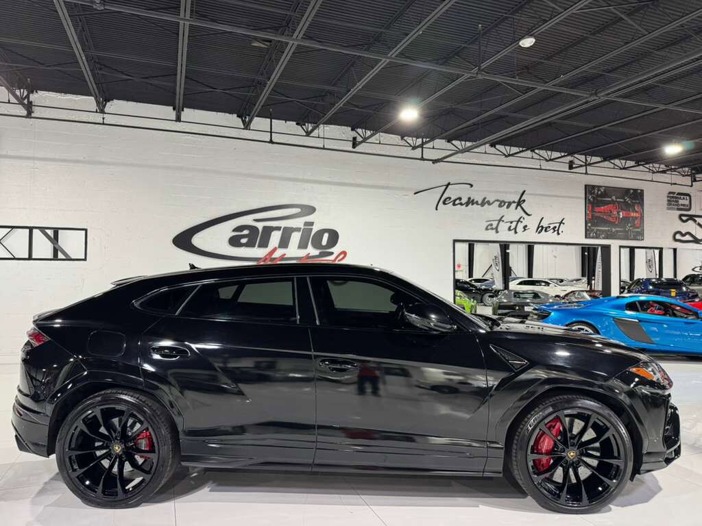2021 Lamborghini Urus panoramic roof, Bang & Olufsen audio system, interior carbon trim AND MUCH MORE!! Fort Lauderdale FL