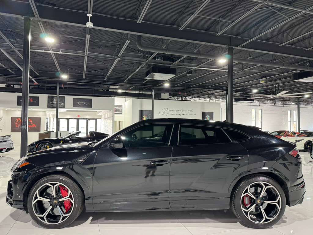 2021 Lamborghini Urus panoramic roof, Bang & Olufsen audio system, interior carbon trim AND MUCH MORE!! Fort Lauderdale FL