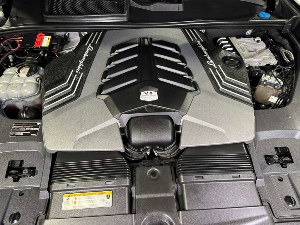 2021 Lamborghini Urus panoramic roof, Bang & Olufsen audio system, interior carbon trim AND MUCH MORE!! Fort Lauderdale FL