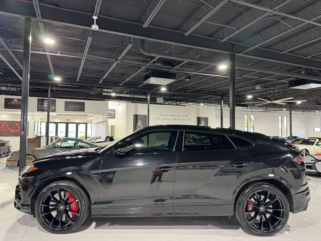 2021 Lamborghini Urus panoramic roof, Bang & Olufsen audio system, interior carbon trim AND MUCH MORE!! Fort Lauderdale FL