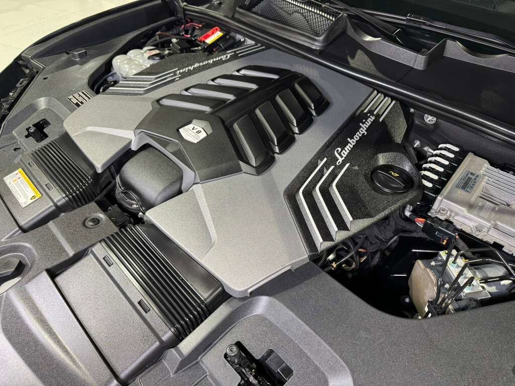 2021 Lamborghini Urus panoramic roof, Bang & Olufsen audio system, interior carbon trim AND MUCH MORE!! Fort Lauderdale FL