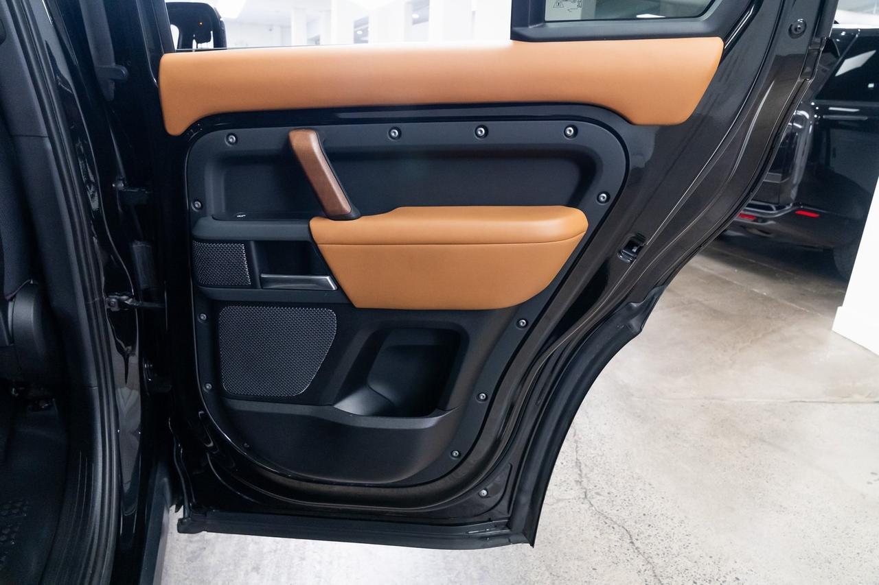 2021 Land Rover Defender 110 X 7 Passenger Vented Seats Meridian Audio Panoramic Portland OR
