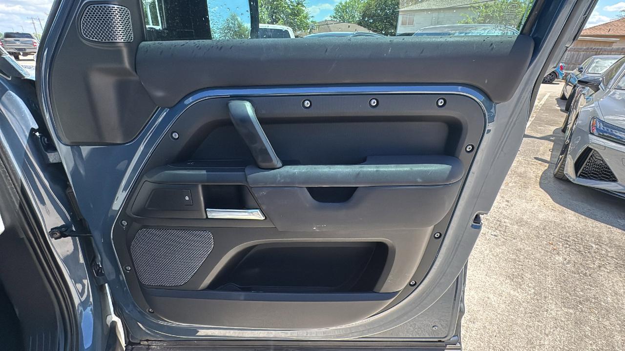 2021 Land Rover Defender S  Selma TX