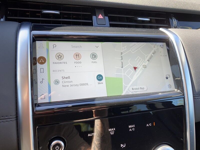 2021 Land Rover Discovery Sport SE photo 4