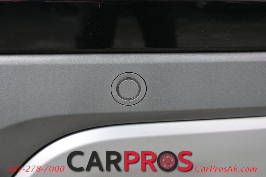 2021 Land Rover Range Rover Evoque S - AWD - Heated Leather Seats - Heated Steering Wheel - Meridian Sound System - Panoramic Fixed Roof - 360 Camera - Apple CarPlay/Android Auto - Bluetooth - Front & Rear Sensors - Blind Spot Assist - Power Liftgate - 1 Owner Anchorage AK