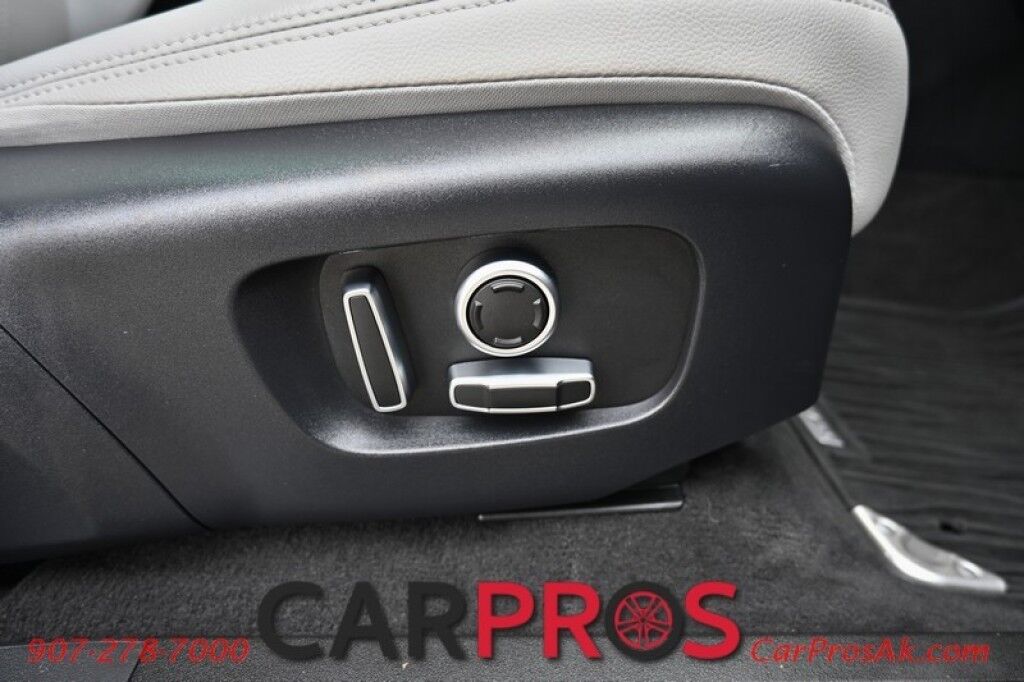 2021 Land Rover Range Rover Evoque S - AWD - Heated Leather Seats - Heated Steering Wheel - Meridian Sound System - Panoramic Fixed Roof - 360 Camera - Apple CarPlay/Android Auto - Bluetooth - Front & Rear Sensors - Blind Spot Assist - Power Liftgate - 1 Owner Anchorage AK