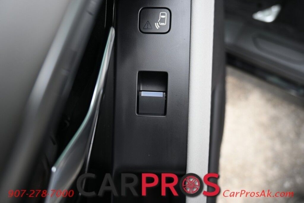 2021 Land Rover Range Rover Evoque S - AWD - Heated Leather Seats - Heated Steering Wheel - Meridian Sound System - Panoramic Fixed Roof - 360 Camera - Apple CarPlay/Android Auto - Bluetooth - Front & Rear Sensors - Blind Spot Assist - Power Liftgate - 1 Owner Anchorage AK