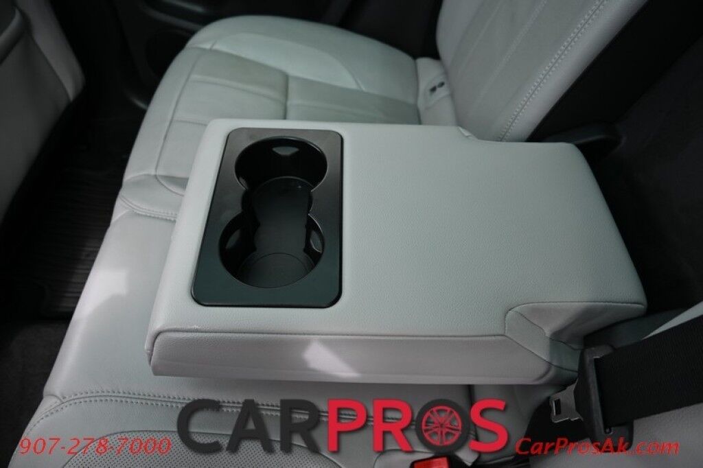 2021 Land Rover Range Rover Evoque S - AWD - Heated Leather Seats - Heated Steering Wheel - Meridian Sound System - Panoramic Fixed Roof - 360 Camera - Apple CarPlay/Android Auto - Bluetooth - Front & Rear Sensors - Blind Spot Assist - Power Liftgate - 1 Owner Anchorage AK