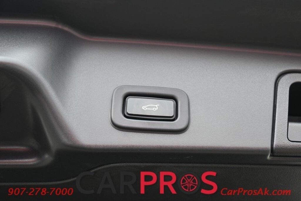 2021 Land Rover Range Rover Evoque S - AWD - Heated Leather Seats - Heated Steering Wheel - Meridian Sound System - Panoramic Fixed Roof - 360 Camera - Apple CarPlay/Android Auto - Bluetooth - Front & Rear Sensors - Blind Spot Assist - Power Liftgate - 1 Owner Anchorage AK