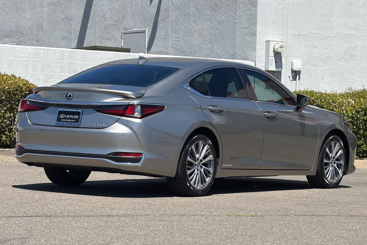 2021 Lexus ES 300h