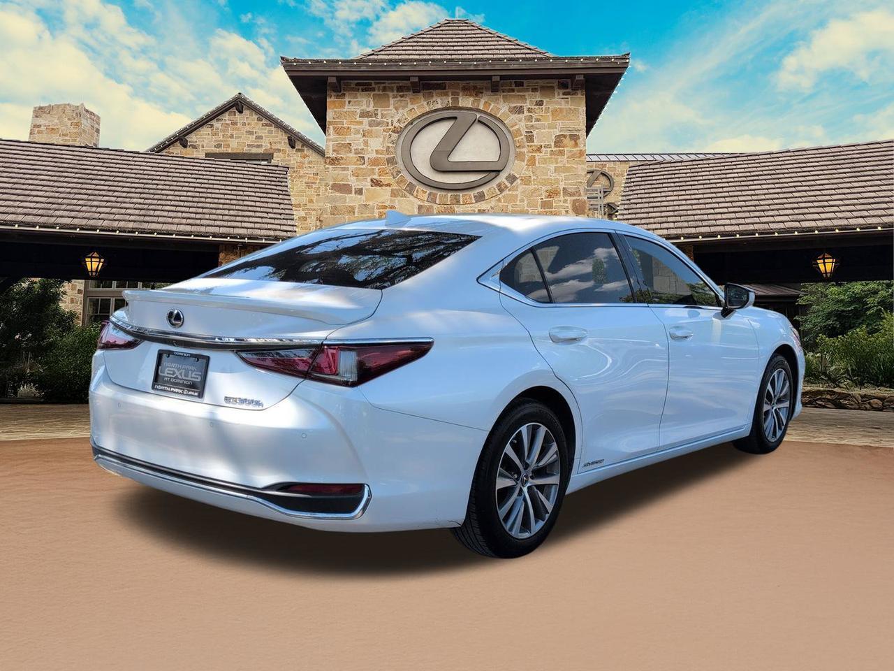 2021 Lexus ES 300h