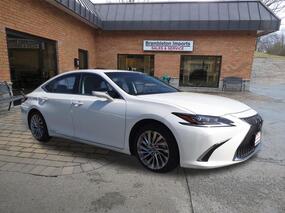 Lexus ES 300h Ultra Luxury 2021