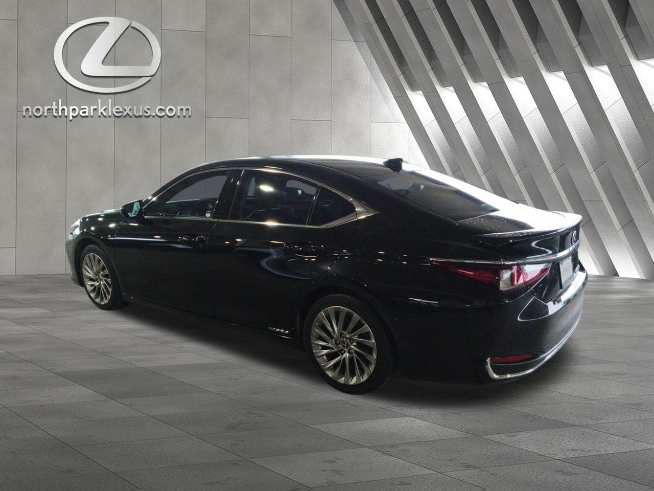 2021 Lexus ES 300h Ultra Luxury