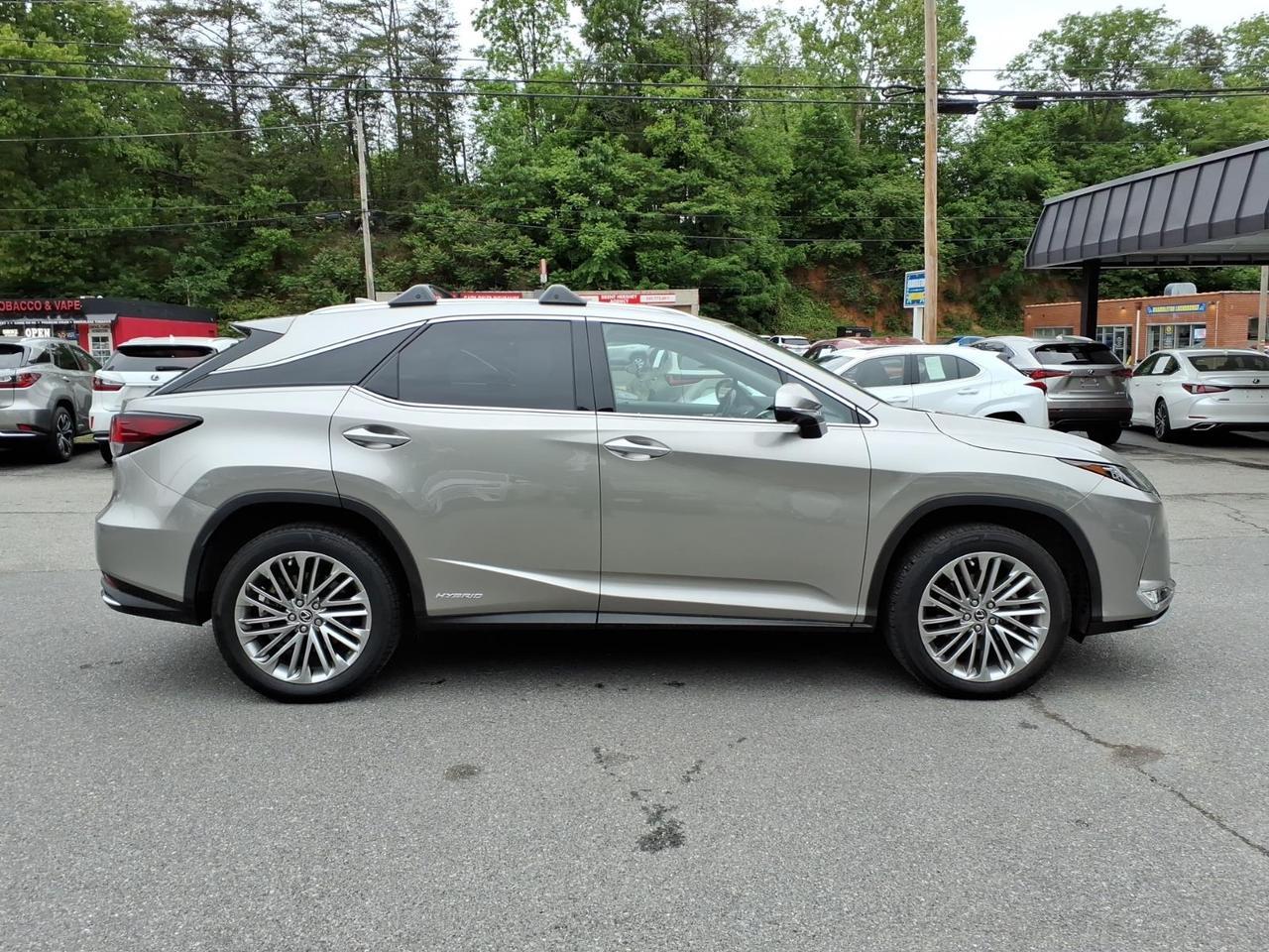 2021 Lexus RX 450h .