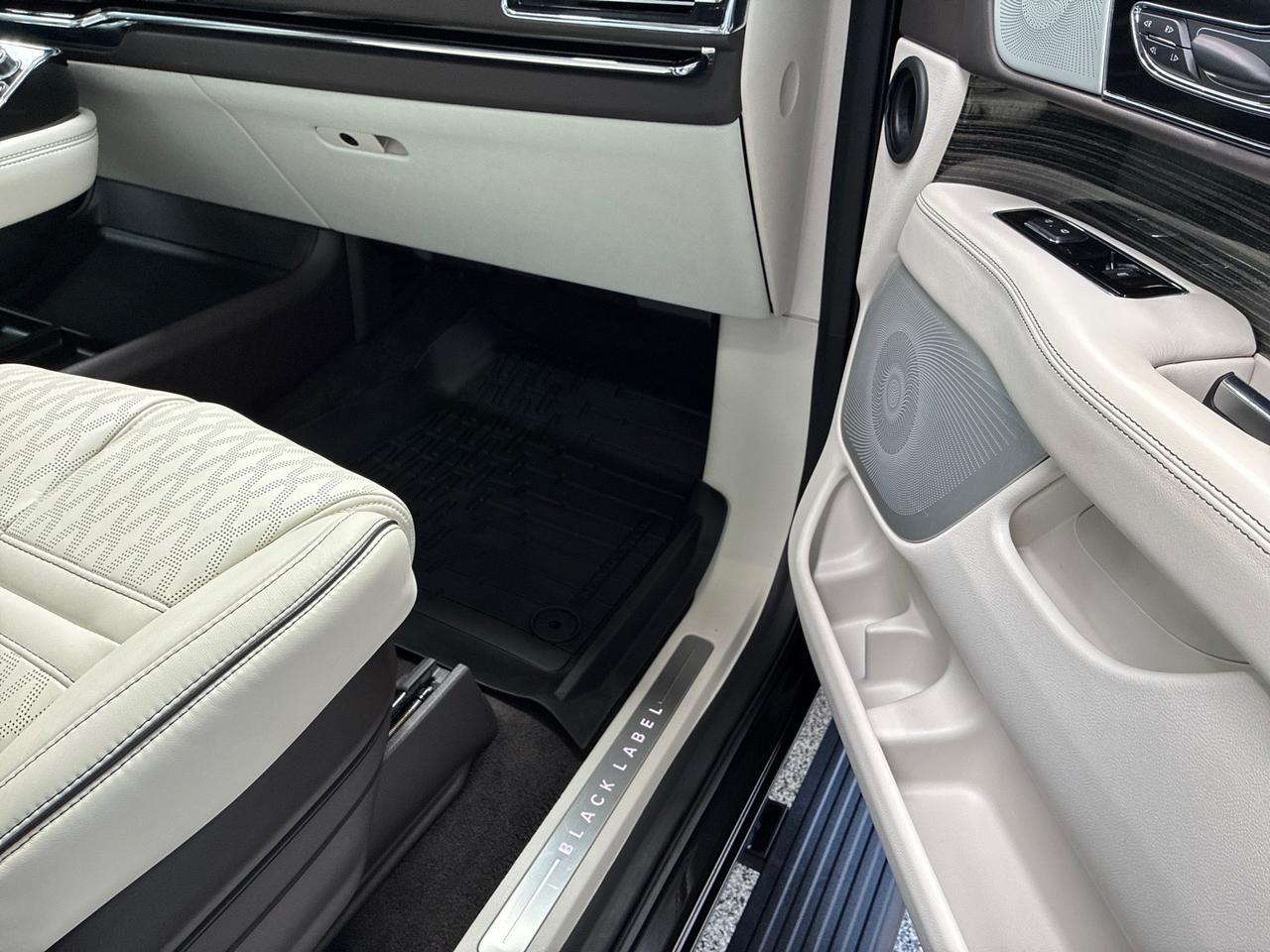 2021 Lincoln Navigator Black Label, Captain&apos;s Chairs w/ Pass Thru, Cargo Convenience Pkg Houston TX