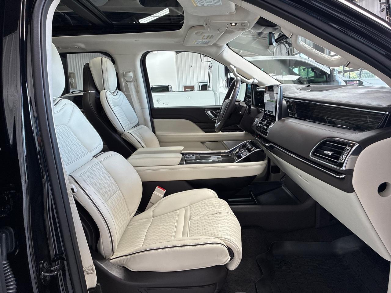 2021 Lincoln Navigator Black Label, Captain&apos;s Chairs w/ Pass Thru, Cargo Convenience Pkg Houston TX
