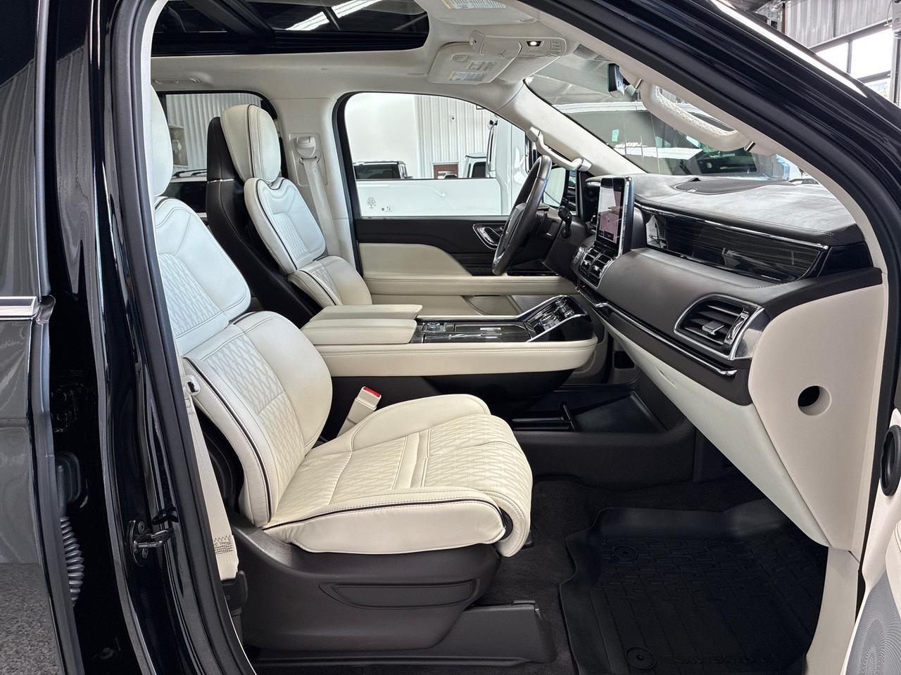 2021 Lincoln Navigator Black Label, Captain&apos;s Chairs w/ Pass Thru, Cargo Convenience Pkg Houston TX