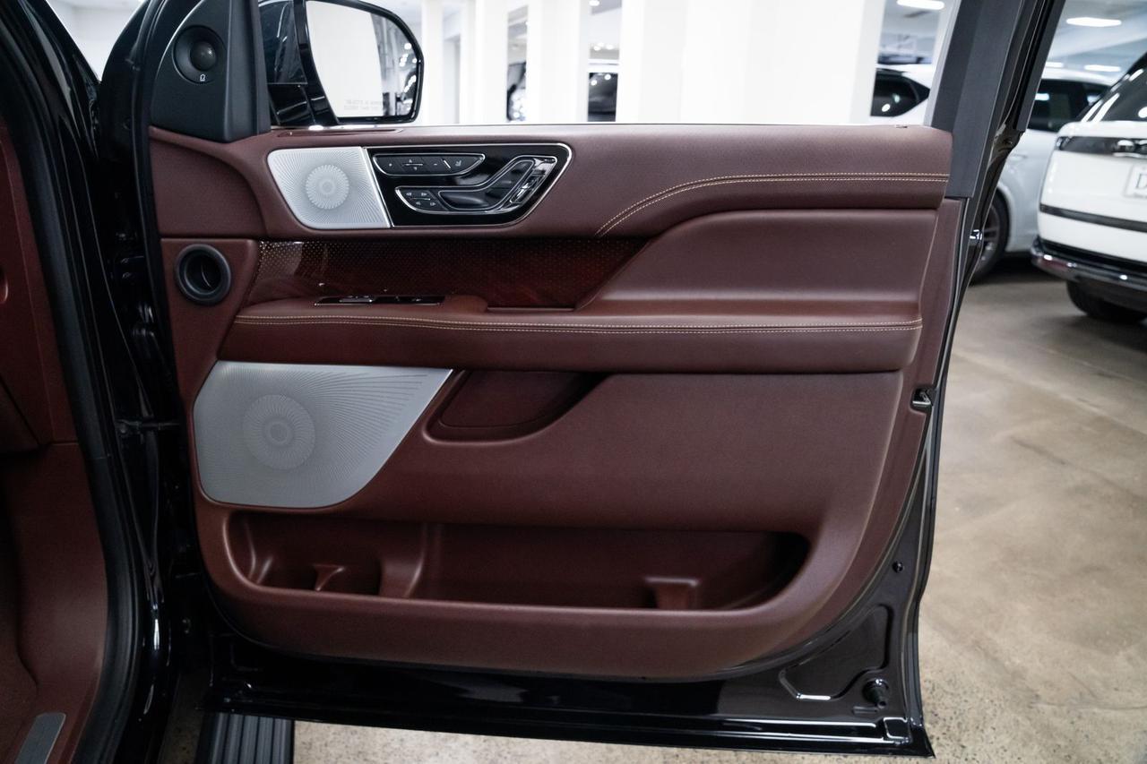 2021 Lincoln Navigator Black Label Second Row Captains Chairs Rear Entertainment Portland OR