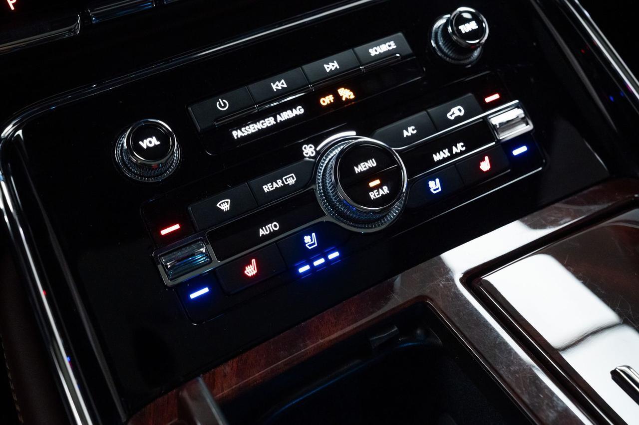 2021 Lincoln Navigator Black Label Second Row Captains Chairs Rear Entertainment Portland OR