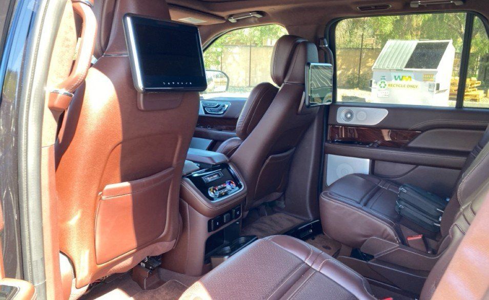 2021 Lincoln Navigator Black Label Second Row Captains Chairs Rear Entertainment Portland OR