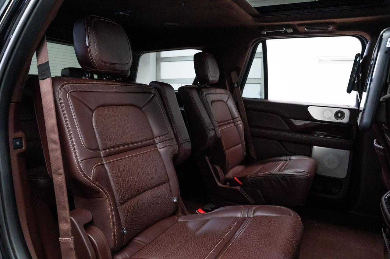 2021 Lincoln Navigator Black Label Second Row Captains Chairs Rear Entertainment Portland OR