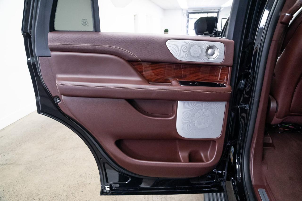 2021 Lincoln Navigator Black Label Second Row Captains Chairs Rear Entertainment Portland OR