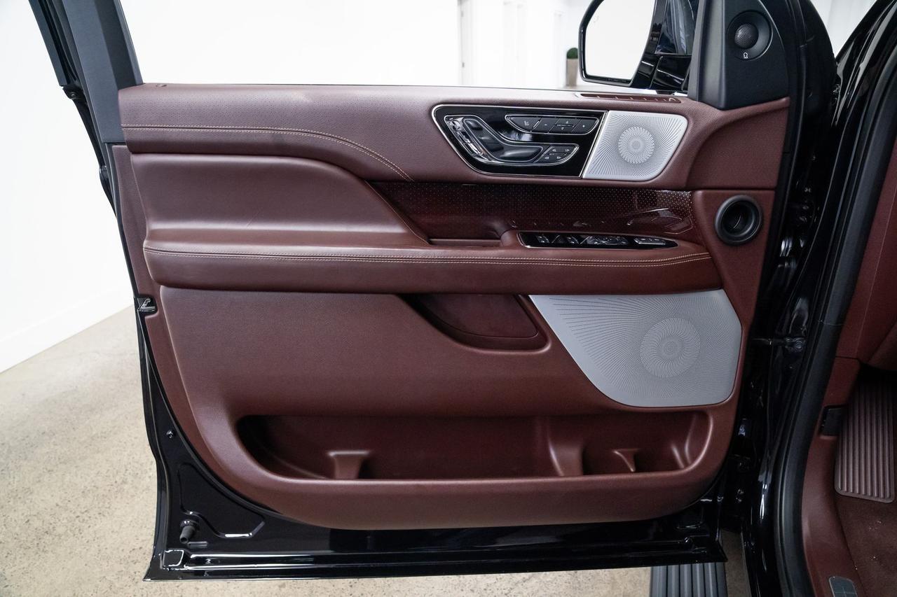 2021 Lincoln Navigator Black Label Second Row Captains Chairs Rear Entertainment Portland OR