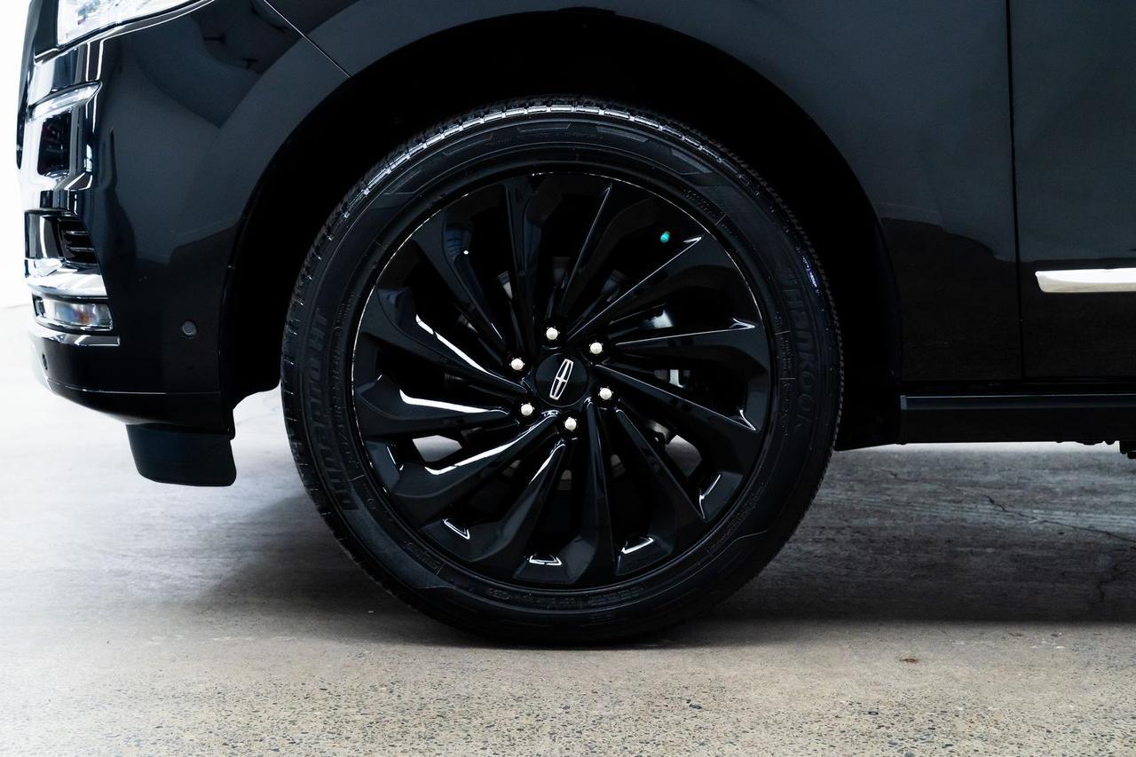 2021 Lincoln Navigator Black Label Second Row Captains Chairs Rear Entertainment Portland OR