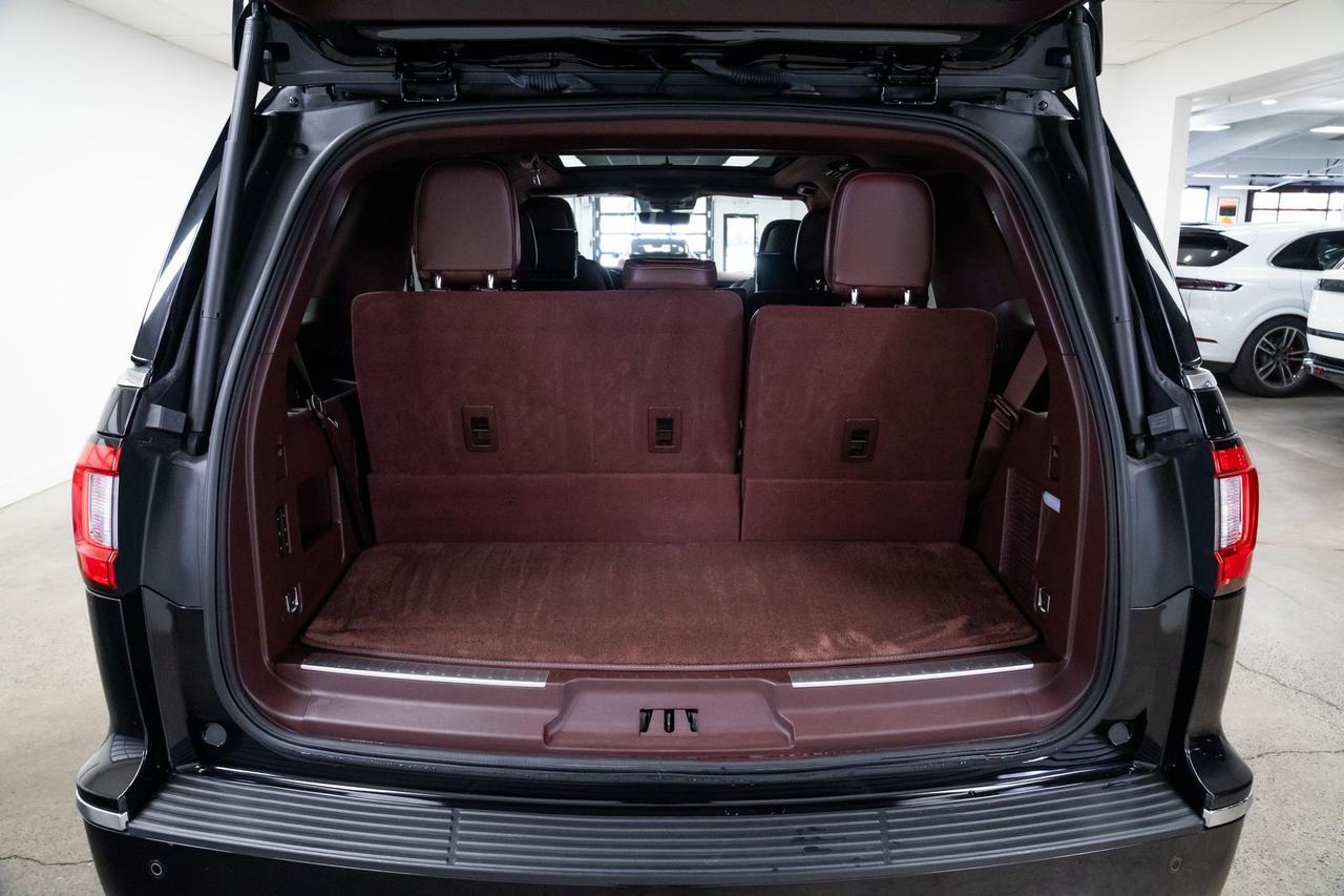 2021 Lincoln Navigator Black Label Second Row Captains Chairs Rear Entertainment Portland OR