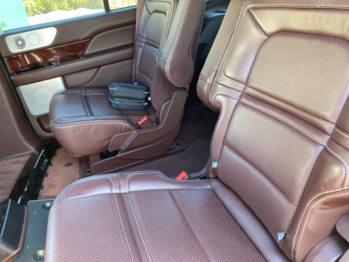 2021 Lincoln Navigator Black Label Second Row Captains Chairs Rear Entertainment Portland OR